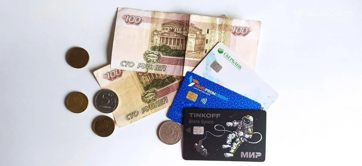 Какие дебетовые карты выбирают россияне: результаты опроса Bankiros.ru